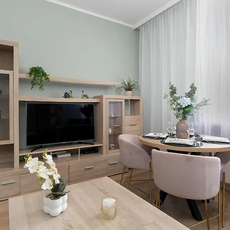 Modern Close To The Old Market Square And The Warta River By Renters *