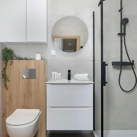 Modern Close To The Old Market Square And The Warta River By Renters